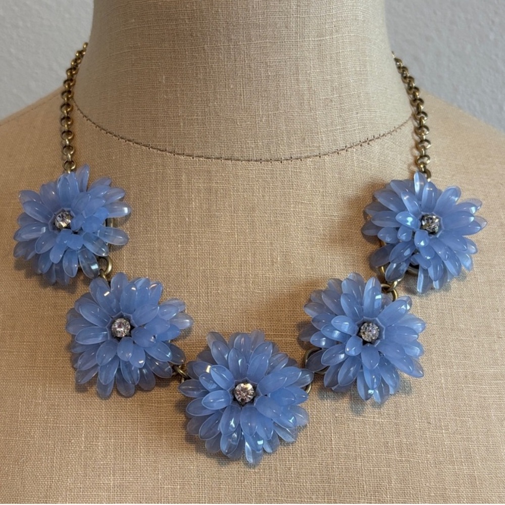 ✨SOLD✨ J. Crew Floral Necklace J.Crew Flower Necklace J.Crew Necklace